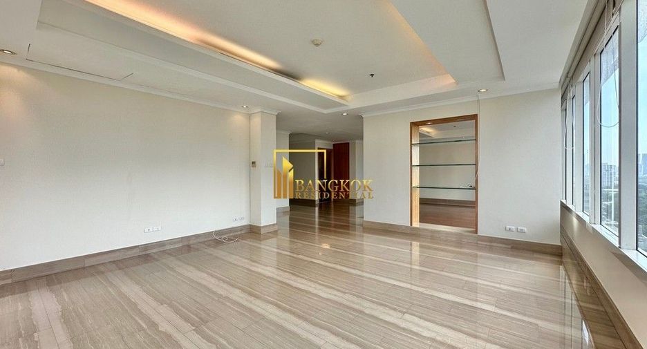 For rent 3 bedrooms condo in Pathum Wan, Bangkok