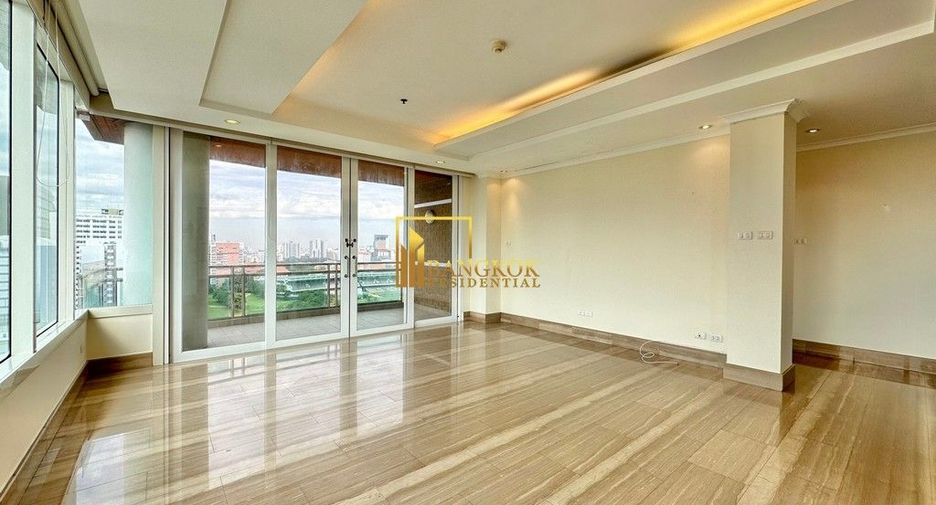 For rent 3 bedrooms condo in Pathum Wan, Bangkok