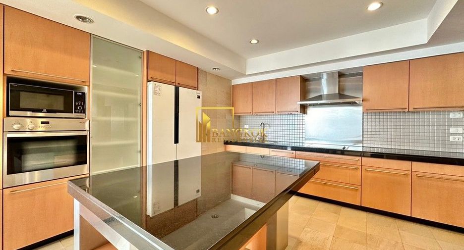 For rent 3 bedrooms condo in Pathum Wan, Bangkok
