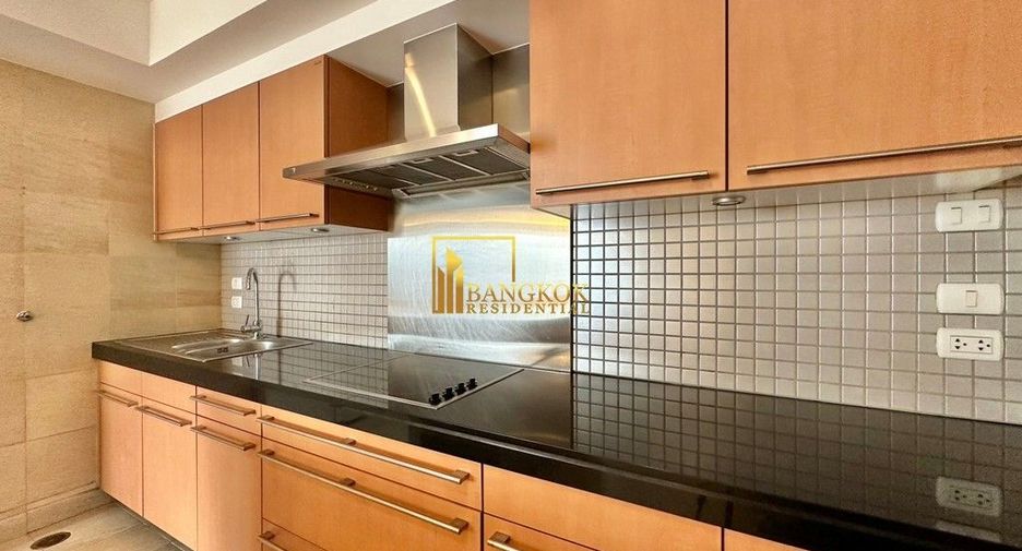 For rent 3 bedrooms condo in Pathum Wan, Bangkok