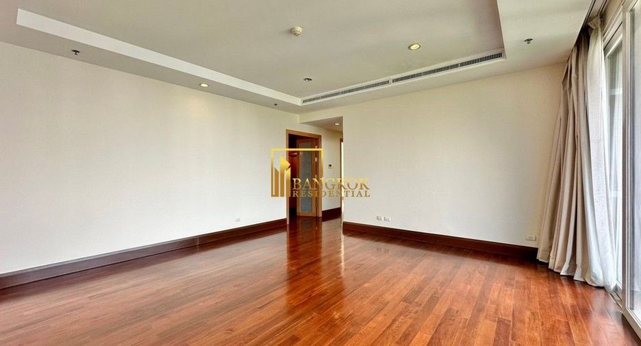 For rent 3 bedrooms condo in Pathum Wan, Bangkok