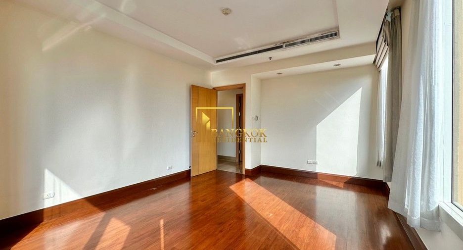 For rent 3 bedrooms condo in Pathum Wan, Bangkok