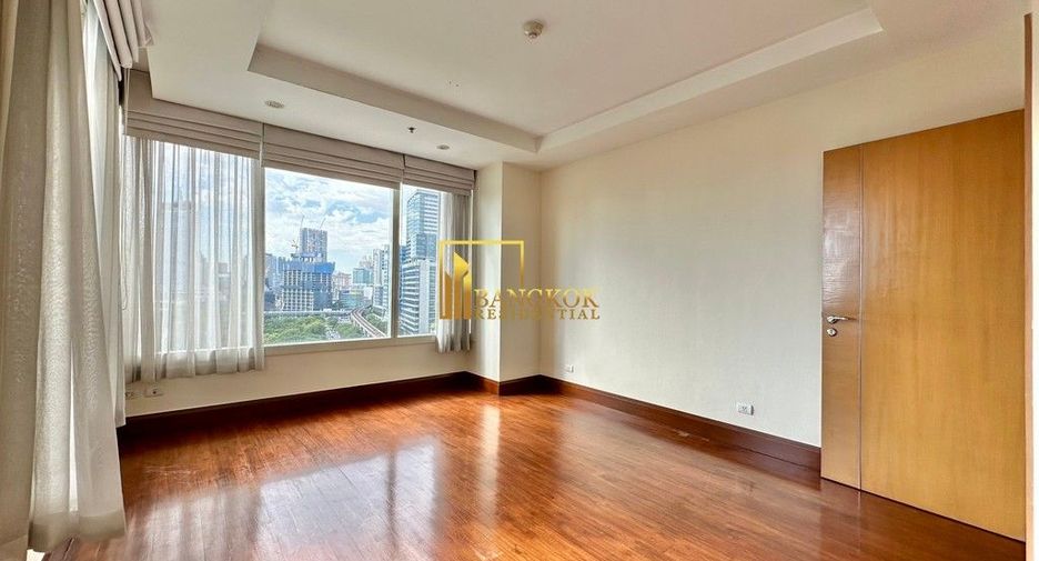 For rent 3 bedrooms condo in Pathum Wan, Bangkok