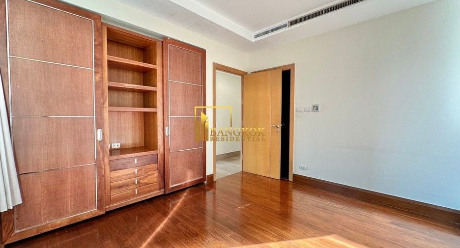 For rent 3 bedrooms condo in Pathum Wan, Bangkok