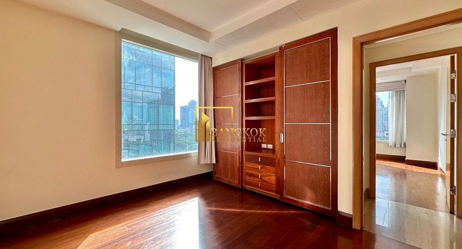 For rent 3 bedrooms condo in Pathum Wan, Bangkok
