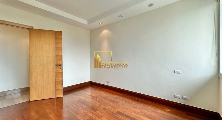 For rent 3 bedrooms condo in Pathum Wan, Bangkok