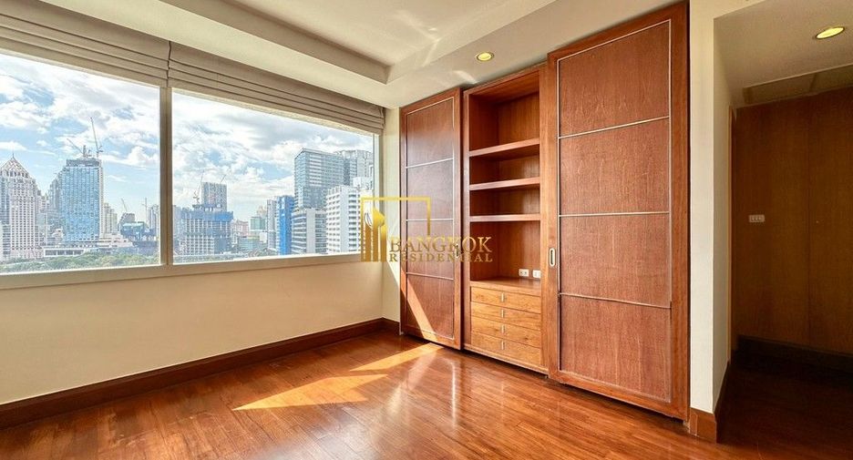 For rent 3 bedrooms condo in Pathum Wan, Bangkok