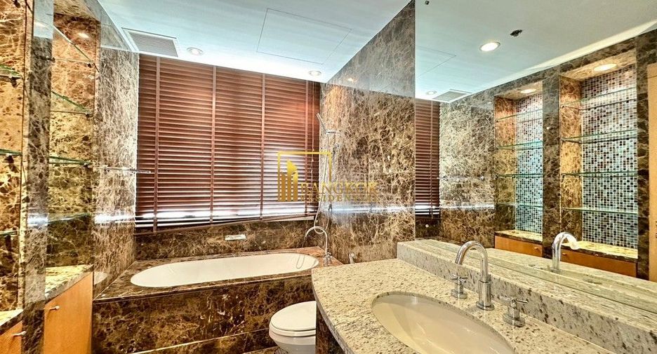 For rent 3 bedrooms condo in Pathum Wan, Bangkok