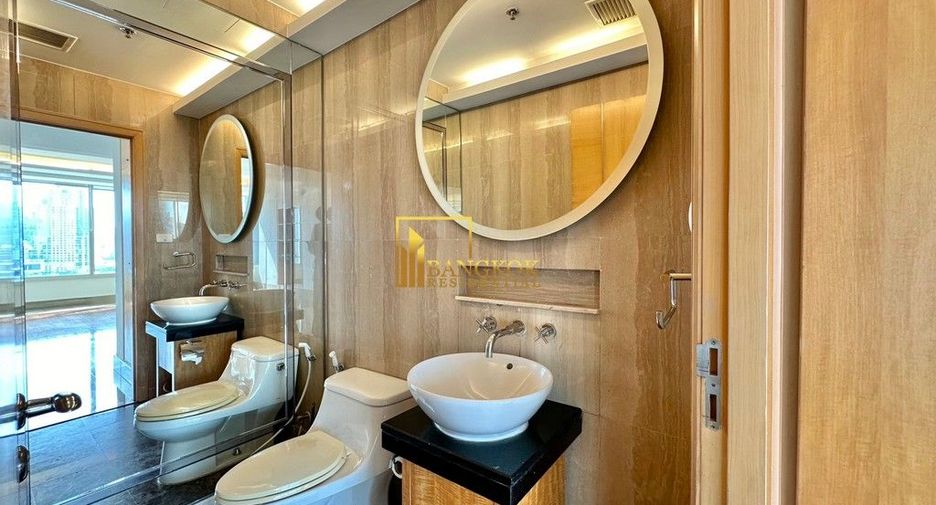 For rent 3 bedrooms condo in Pathum Wan, Bangkok