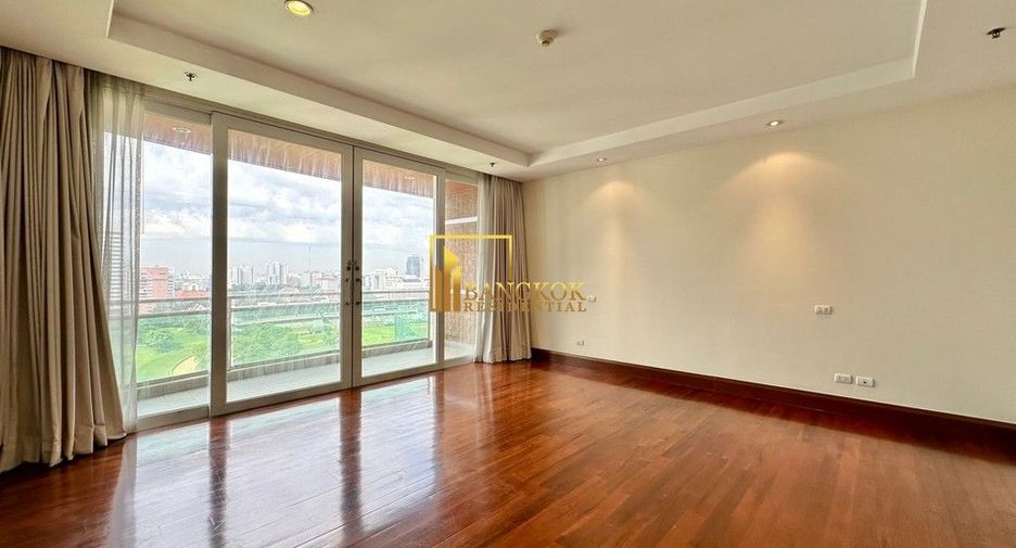 For rent 3 bedrooms condo in Pathum Wan, Bangkok