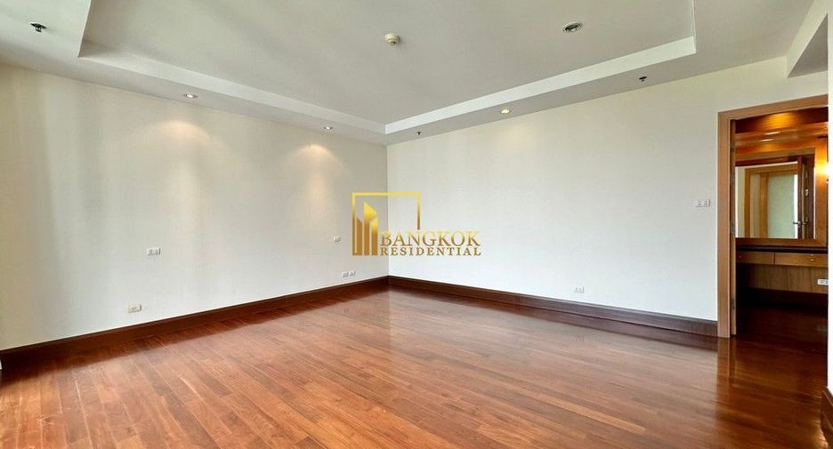 For rent 3 bedrooms condo in Pathum Wan, Bangkok