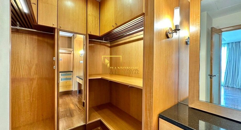 For rent 3 bedrooms condo in Pathum Wan, Bangkok