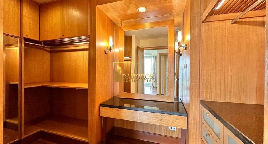 For rent 3 bedrooms condo in Pathum Wan, Bangkok