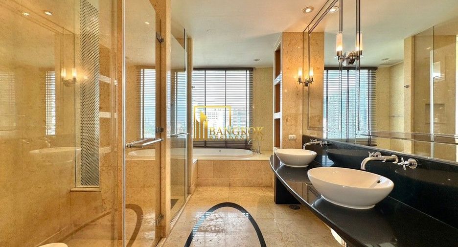 For rent 3 bedrooms condo in Pathum Wan, Bangkok