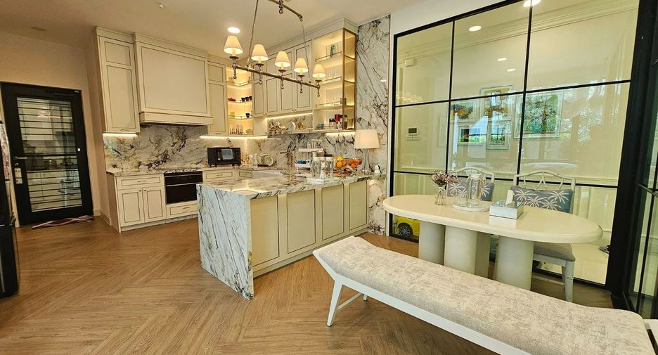 For rent and for sale 5 bedrooms house in Saphan Sung, Bangkok
