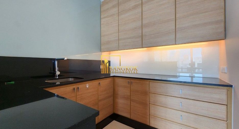 For rent 3 bedrooms condo in Pathum Wan, Bangkok