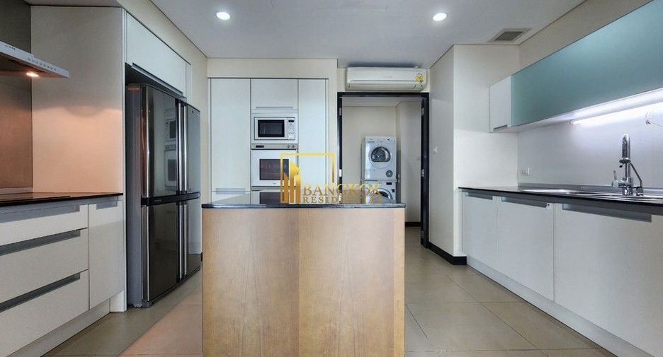 For rent 3 bedrooms condo in Pathum Wan, Bangkok