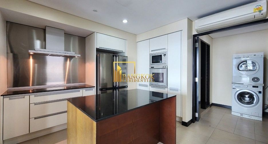 For rent 3 bedrooms condo in Pathum Wan, Bangkok