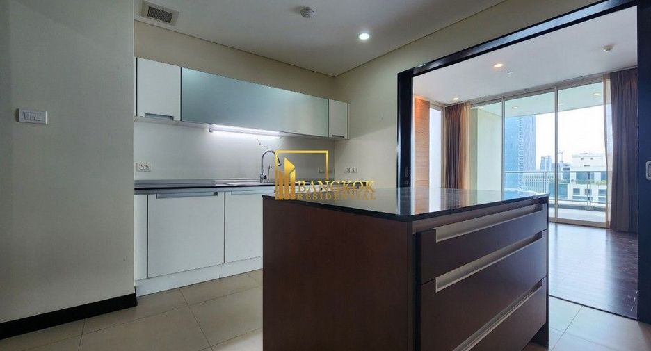 For rent 3 bedrooms condo in Pathum Wan, Bangkok