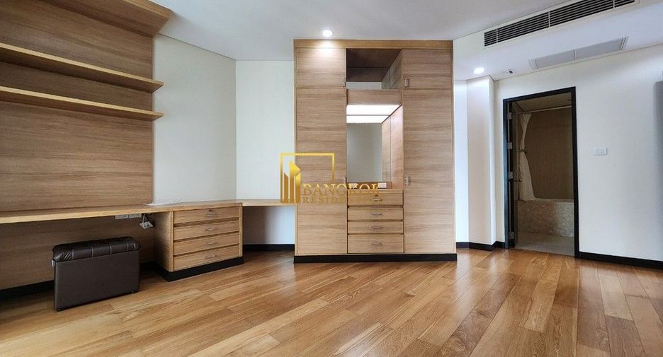 For rent 3 bedrooms condo in Pathum Wan, Bangkok