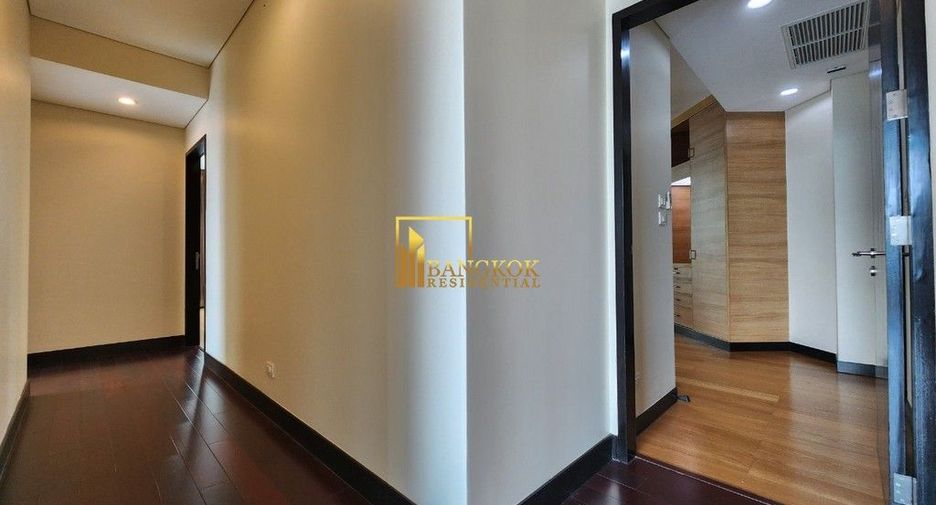 For rent 3 bedrooms condo in Pathum Wan, Bangkok