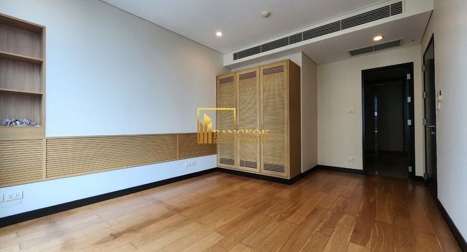 For rent 3 bedrooms condo in Pathum Wan, Bangkok