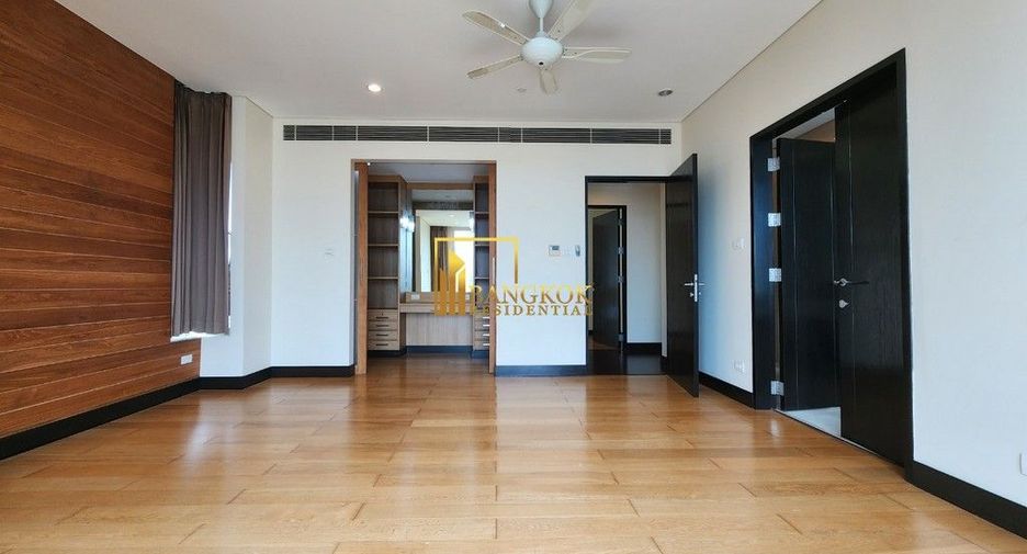 For rent 3 bedrooms condo in Pathum Wan, Bangkok