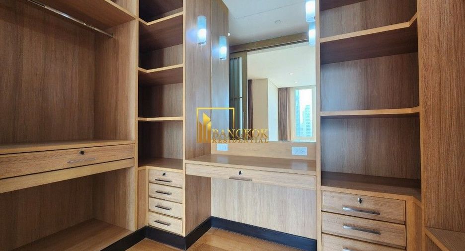 For rent 3 bedrooms condo in Pathum Wan, Bangkok