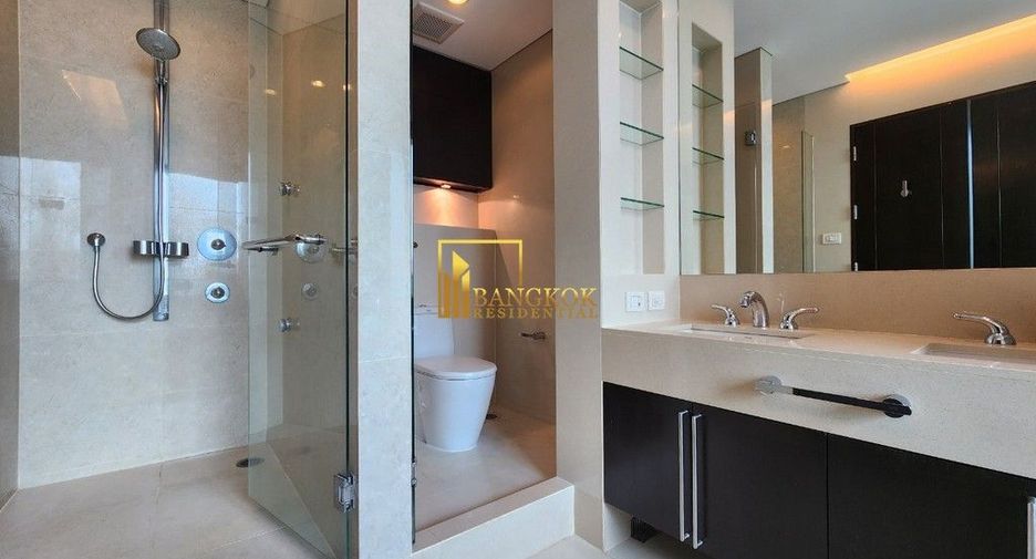 For rent 3 bedrooms condo in Pathum Wan, Bangkok