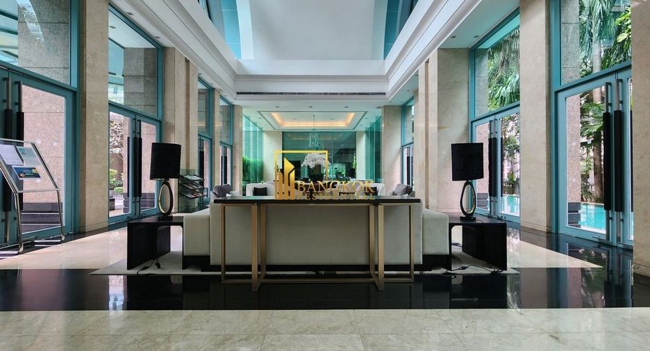 For rent 3 bedrooms condo in Pathum Wan, Bangkok