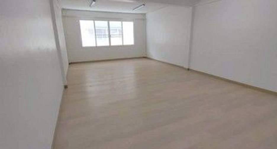 For rent 4 bedrooms retail Space in Phaya Thai, Bangkok