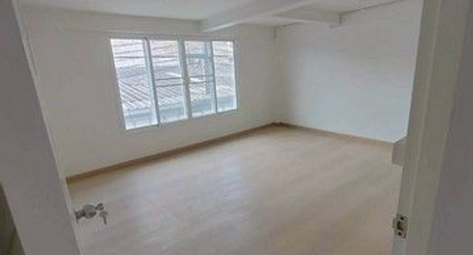 For rent 4 bedrooms retail Space in Phaya Thai, Bangkok