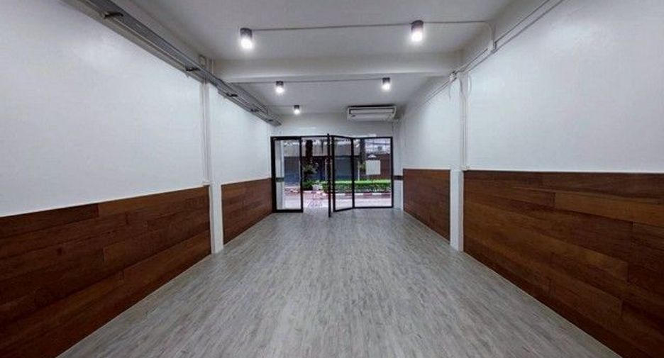 For rent 1 bed retail Space in Bang Rak, Bangkok
