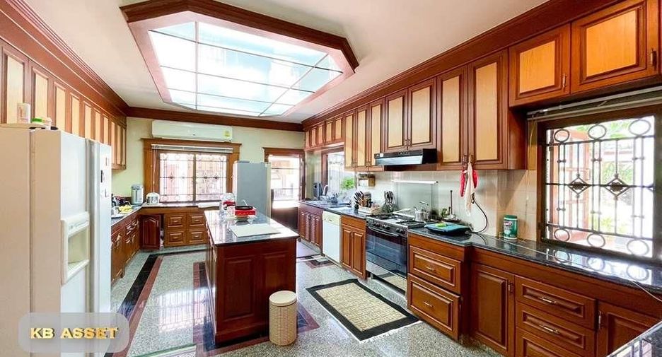 For sale 4 bedrooms villa in Singhanakhon, Songkhla