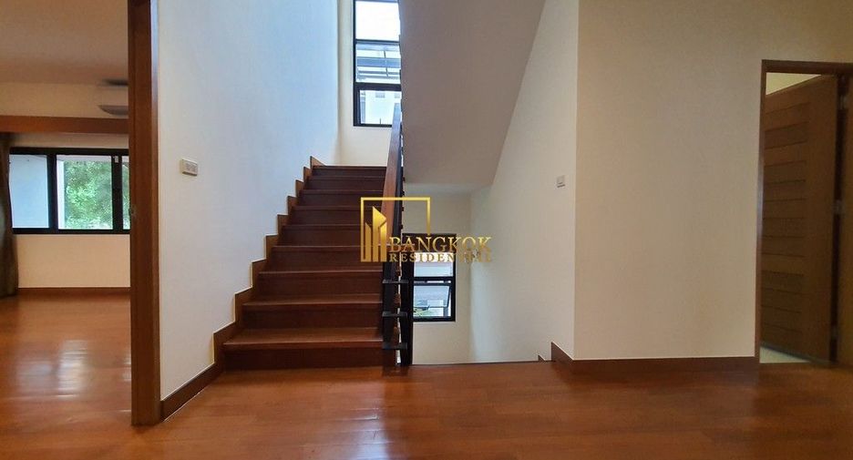 À louer 4 chambres villa à Watthana, Bangkok