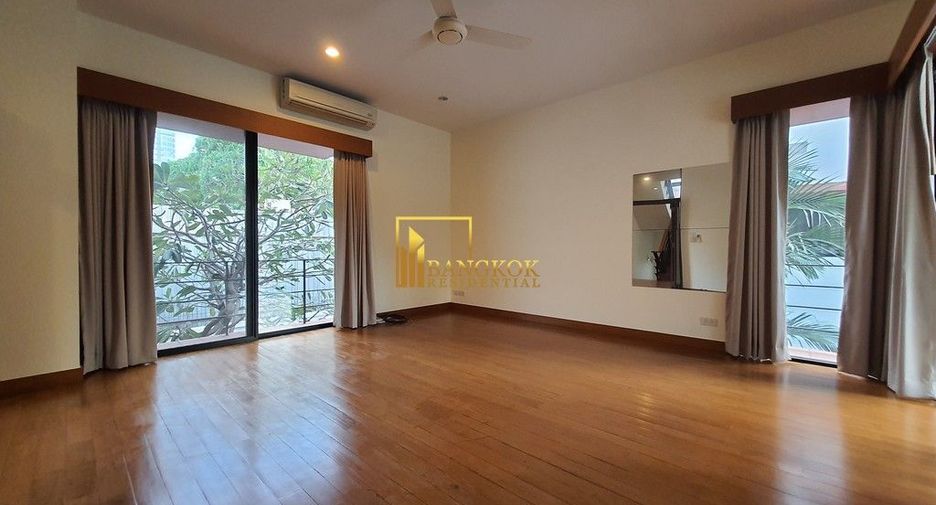 À louer 4 chambres villa à Watthana, Bangkok