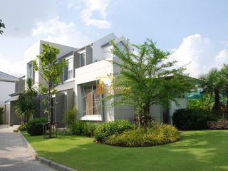 À louer 4 chambres maison à Huai Khwang, Bangkok