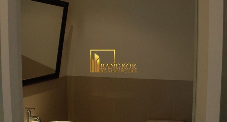 À louer 4 chambres maison à Huai Khwang, Bangkok