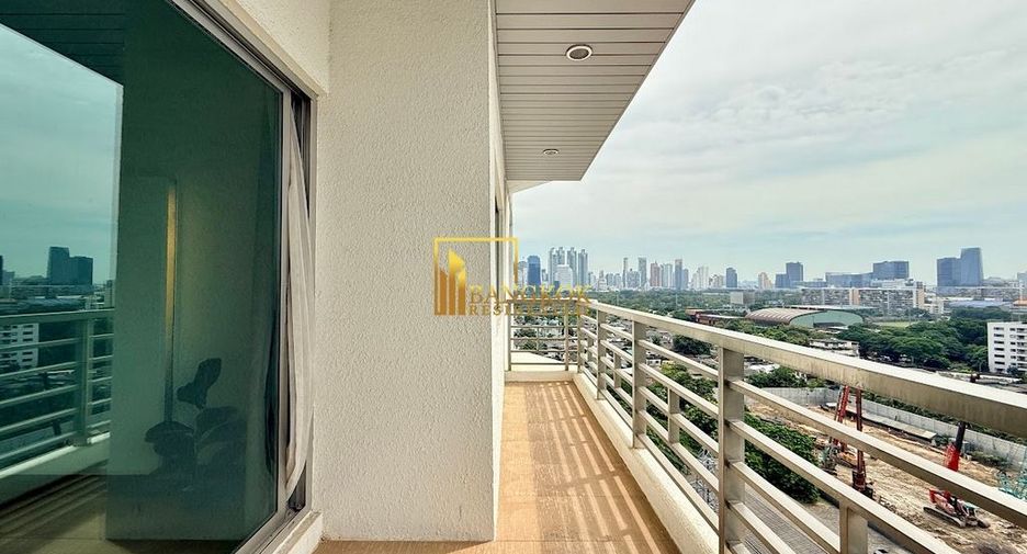 For rent 4 bedrooms apartment in Pathum Wan, Bangkok