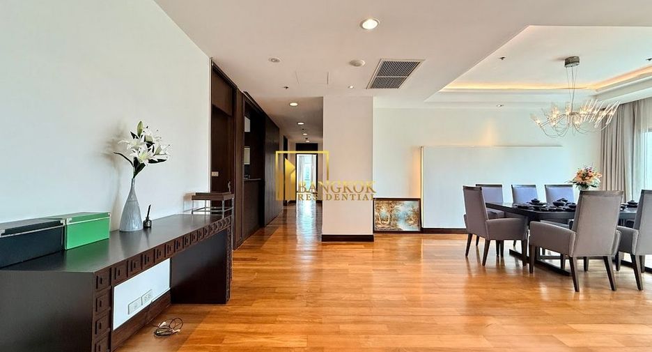 For rent 4 bedrooms apartment in Pathum Wan, Bangkok