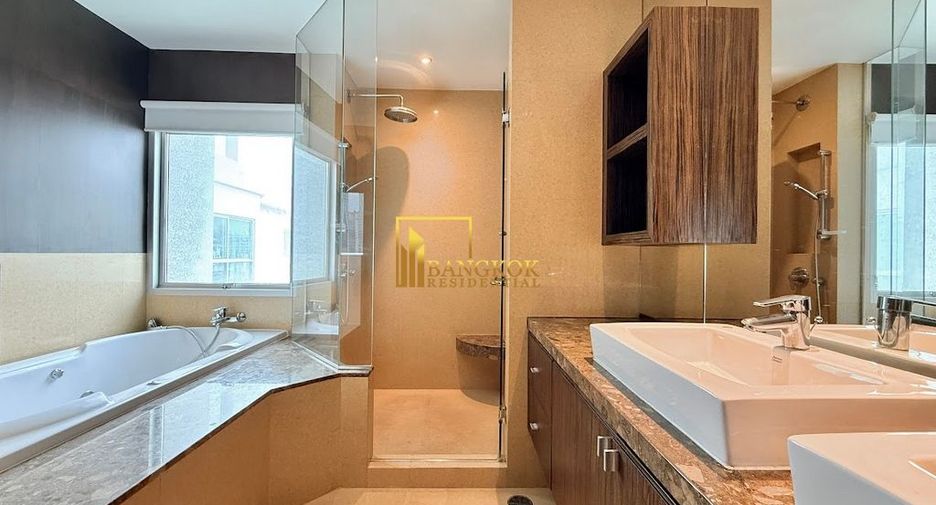 For rent 4 bedrooms apartment in Pathum Wan, Bangkok