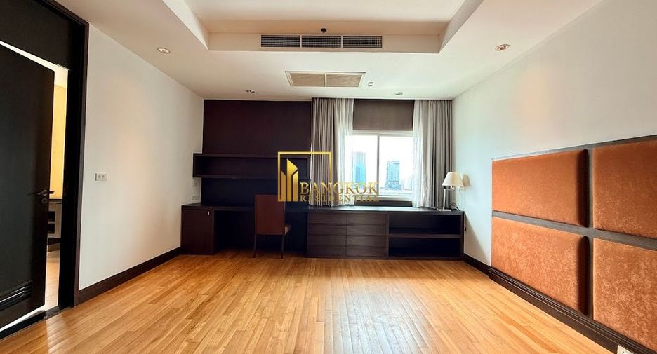 For rent 4 bedrooms apartment in Pathum Wan, Bangkok