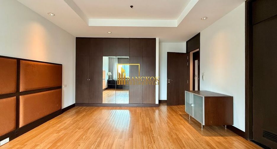 For rent 4 bedrooms apartment in Pathum Wan, Bangkok