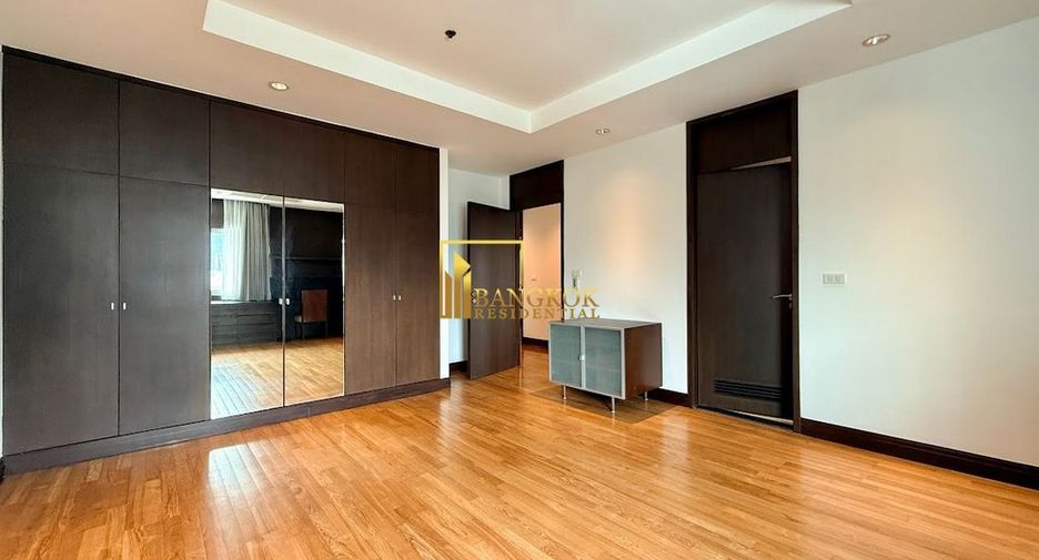 For rent 4 bedrooms apartment in Pathum Wan, Bangkok