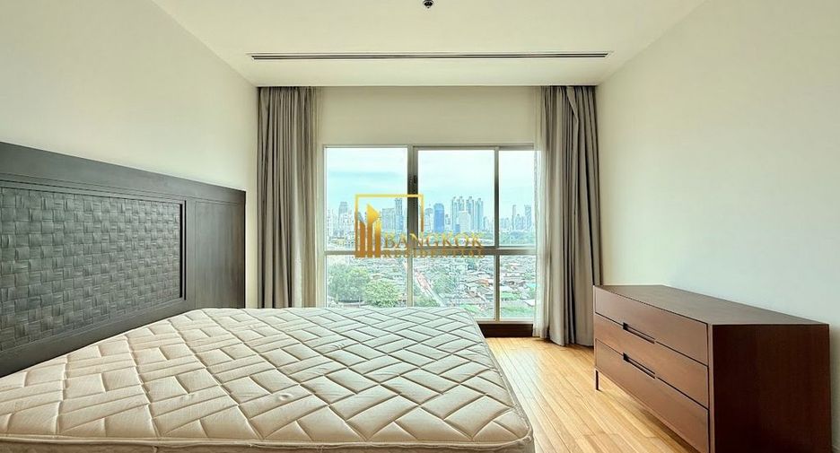 For rent 4 bedrooms apartment in Pathum Wan, Bangkok
