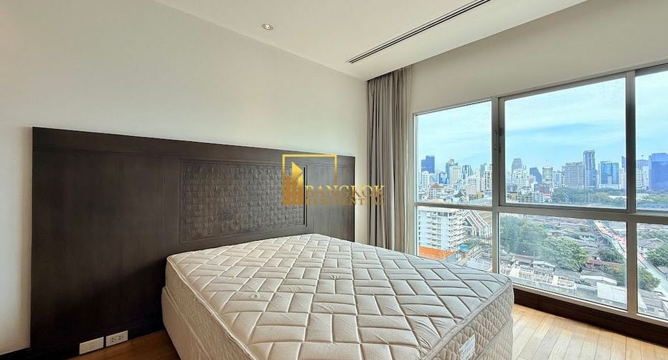For rent 4 bedrooms apartment in Pathum Wan, Bangkok