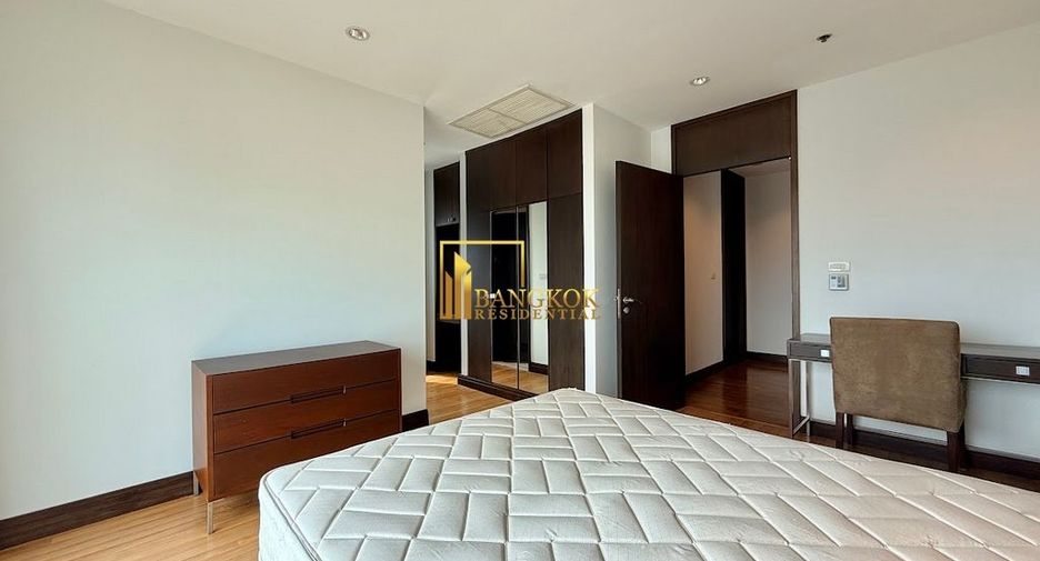 For rent 4 bedrooms apartment in Pathum Wan, Bangkok