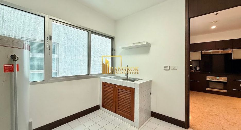 For rent 4 bedrooms apartment in Pathum Wan, Bangkok