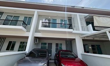 Casa adosada en venta de 3 habitaciones en Saraphi, Chiang Mai