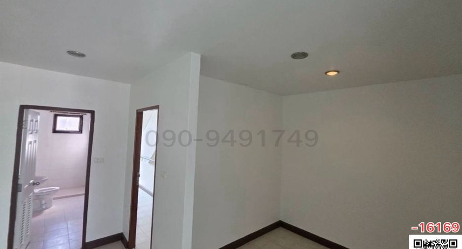 For rent 2 bedrooms retail Space in Khlong Sam Wa, Bangkok
